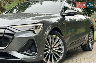 Позашляховик / Кросовер Audi e-tron 2020 в 