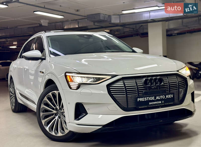 Позашляховик / Кросовер Audi e-tron 2019 в 