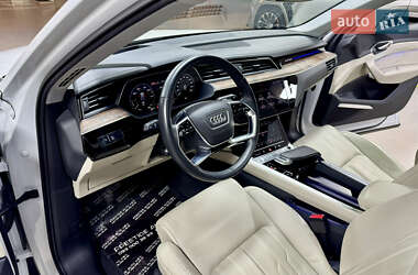 Позашляховик / Кросовер Audi e-tron 2019 в 