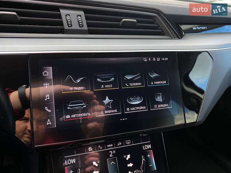 Позашляховик / Кросовер Audi e-tron 2022 в Львові