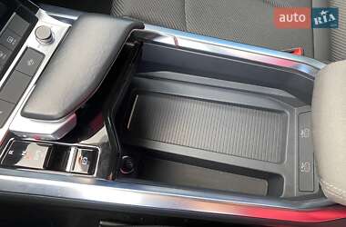 Внедорожник / Кроссовер Audi e-tron 2022 в 