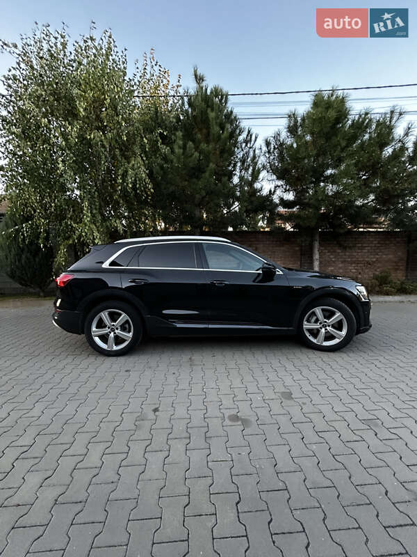 Позашляховик / Кросовер Audi e-tron 2023 в Києві