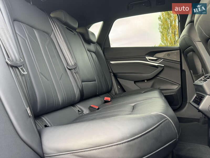 Внедорожник / Кроссовер Audi e-tron 2022 в Мукачево
