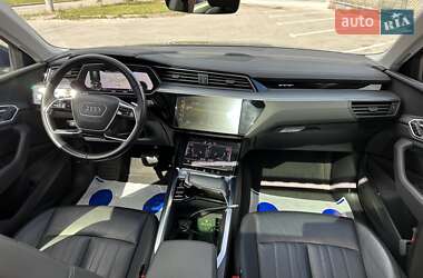 Внедорожник / Кроссовер Audi e-tron 2020 в 