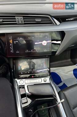 Внедорожник / Кроссовер Audi e-tron 2020 в 
