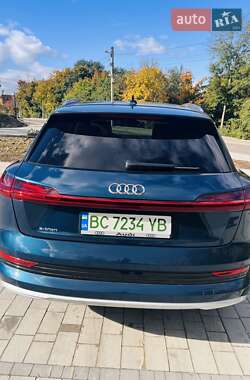 Позашляховик / Кросовер Audi e-tron 2019 в 