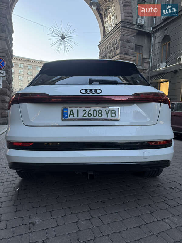 Внедорожник / Кроссовер Audi e-tron 2019 в Киеве