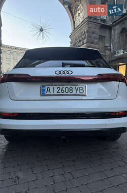 Позашляховик / Кросовер Audi e-tron 2019 в 