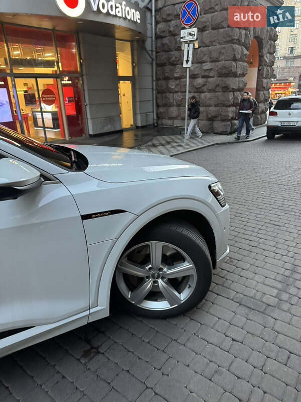 Внедорожник / Кроссовер Audi e-tron 2019 в Киеве