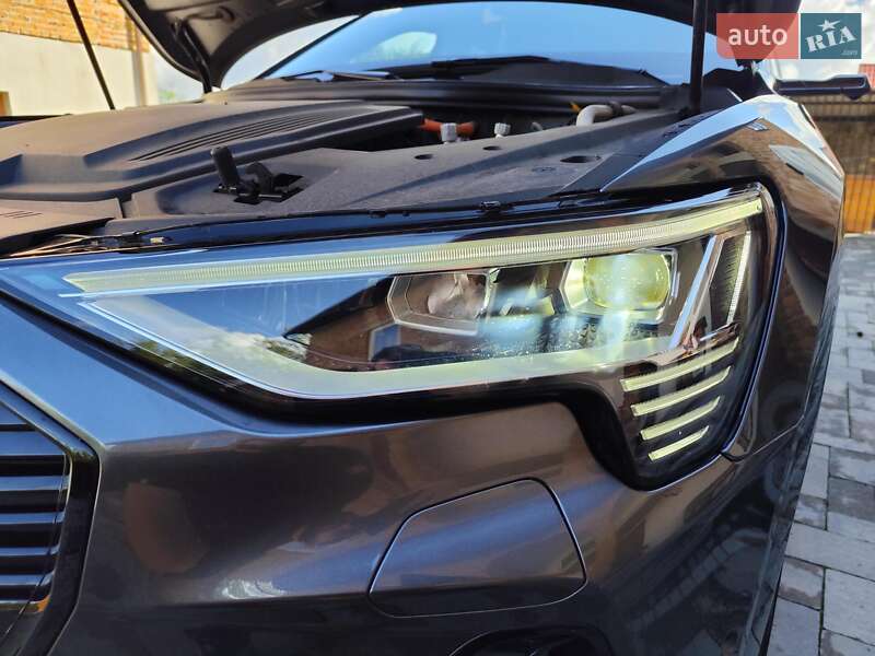 Позашляховик / Кросовер Audi e-tron 2021 в Радехові