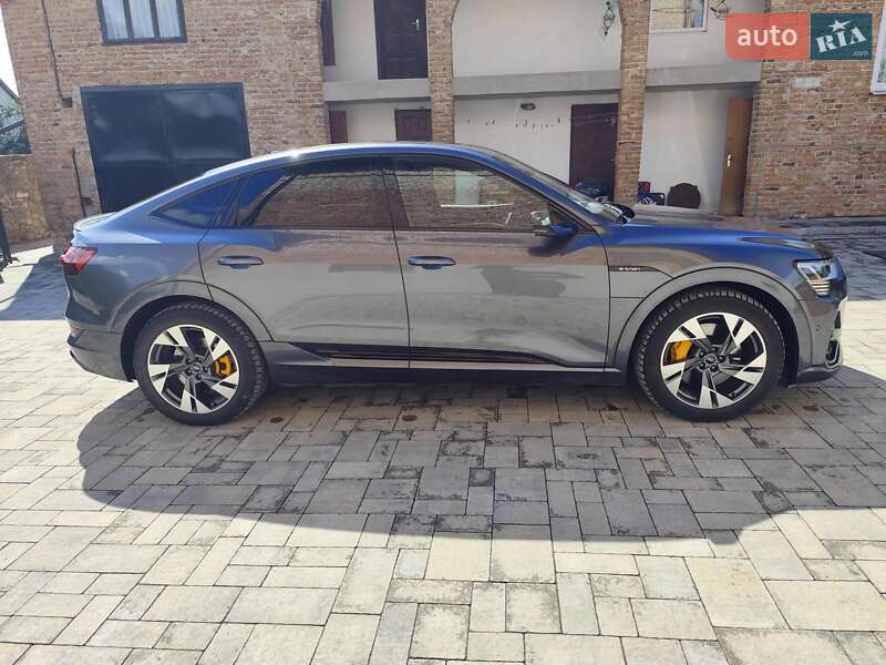 Позашляховик / Кросовер Audi e-tron 2021 в Радехові