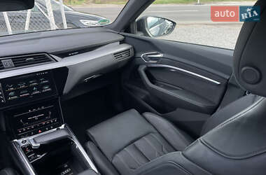Внедорожник / Кроссовер Audi e-tron 2021 в 