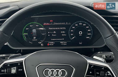 Внедорожник / Кроссовер Audi e-tron 2021 в 