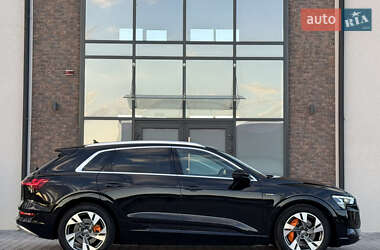 Внедорожник / Кроссовер Audi e-tron 2020 в 