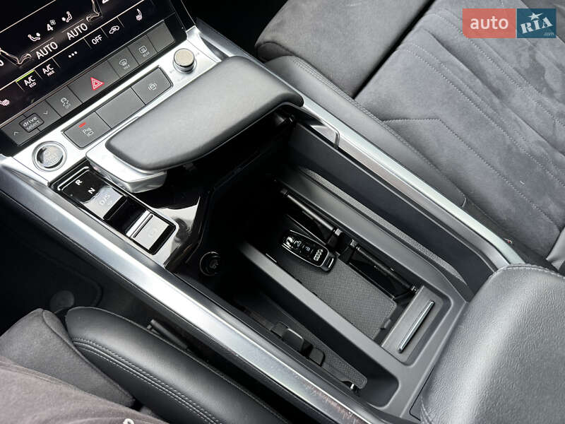 Позашляховик / Кросовер Audi e-tron 2023 в Хмельницькому