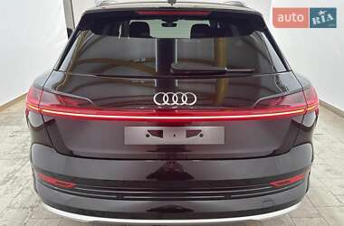 Позашляховик / Кросовер Audi e-tron 2022 в 