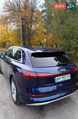 Позашляховик / Кросовер Audi e-tron 2021 в 