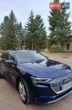 Позашляховик / Кросовер Audi e-tron 2021 в 