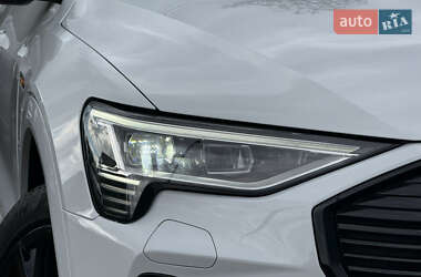 Позашляховик / Кросовер Audi e-tron 2021 в 