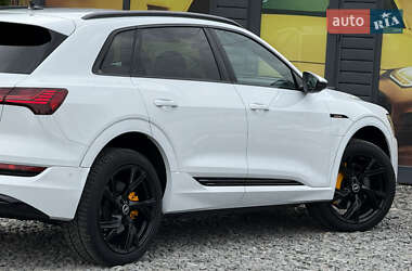Позашляховик / Кросовер Audi e-tron 2021 в 