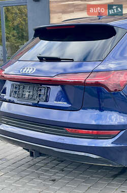 Позашляховик / Кросовер Audi e-tron 2021 в 