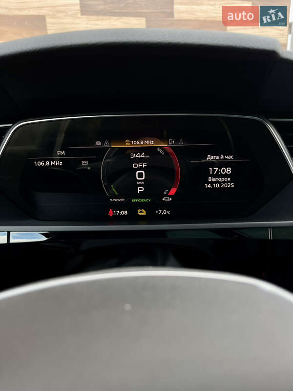 Позашляховик / Кросовер Audi e-tron 2021 в Києві
