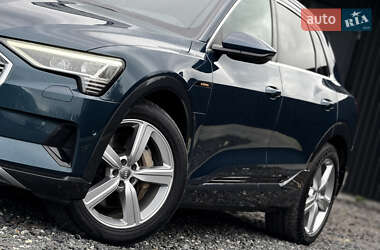 Позашляховик / Кросовер Audi e-tron 2019 в 