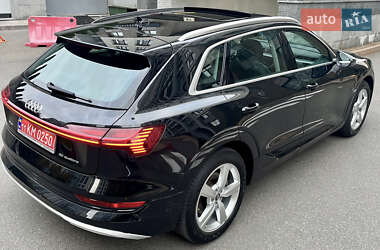 Позашляховик / Кросовер Audi e-tron 2019 в 
