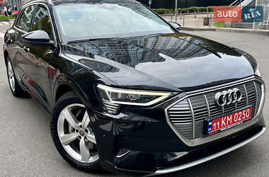 Позашляховик / Кросовер Audi e-tron 2019 в 