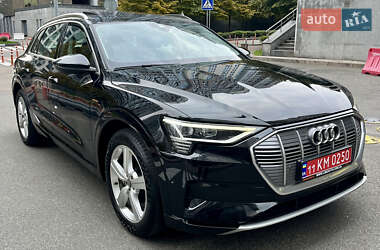 Позашляховик / Кросовер Audi e-tron 2019 в 