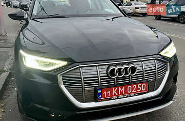 Позашляховик / Кросовер Audi e-tron 2019 в 