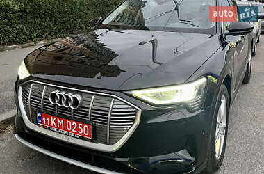 Позашляховик / Кросовер Audi e-tron 2019 в 