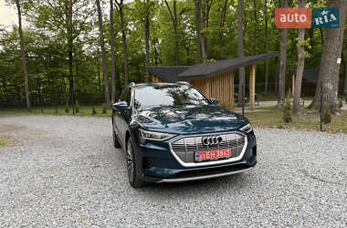 Позашляховик / Кросовер Audi e-tron 2019 в 