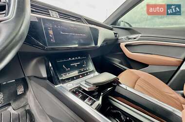 Позашляховик / Кросовер Audi e-tron 2019 в  фото 16 Позашляховик / Кросовер Audi e-tron 2019 в