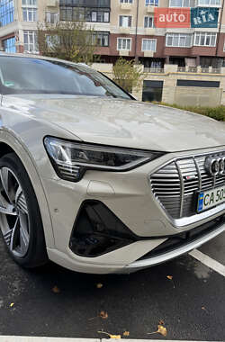 Позашляховик / Кросовер Audi e-tron 2021 в 