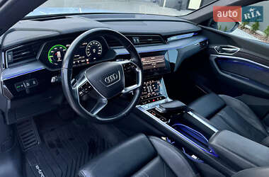 Позашляховик / Кросовер Audi e-tron 2019 в 