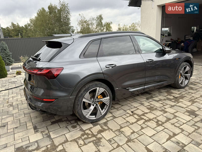 Позашляховик / Кросовер Audi e-tron 2022 в Чернівцях