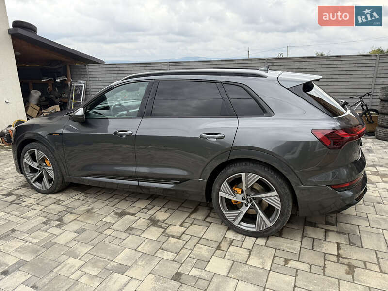 Позашляховик / Кросовер Audi e-tron 2022 в Чернівцях