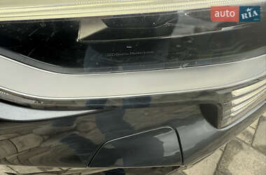 Позашляховик / Кросовер Audi e-tron 2022 в 
