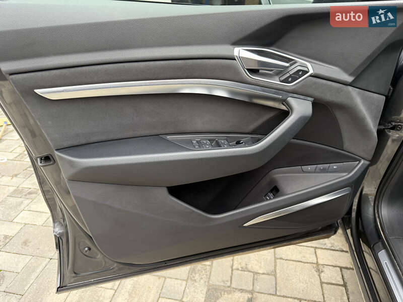 Позашляховик / Кросовер Audi e-tron 2022 в Чернівцях