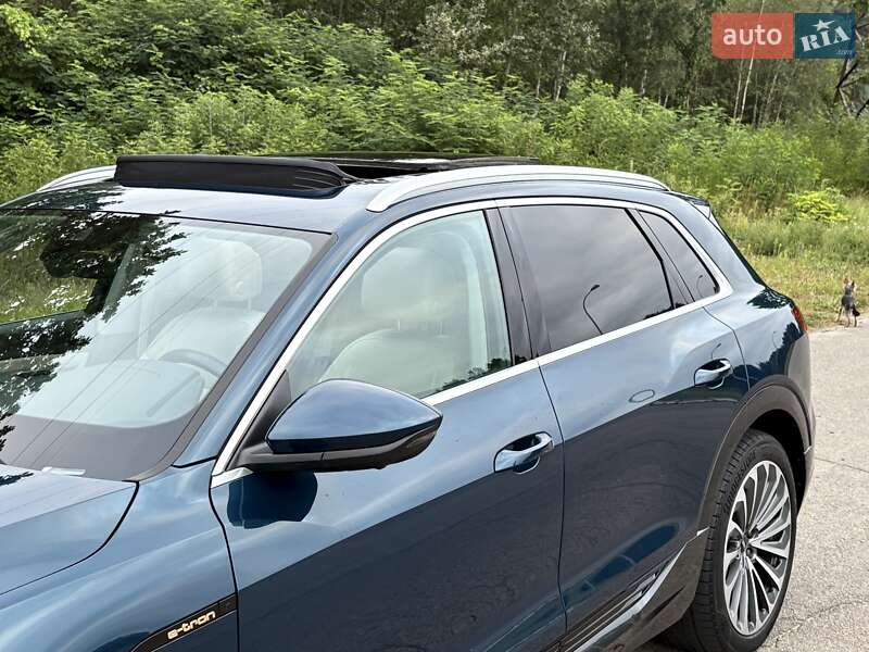 Позашляховик / Кросовер Audi e-tron 2021 в Києві