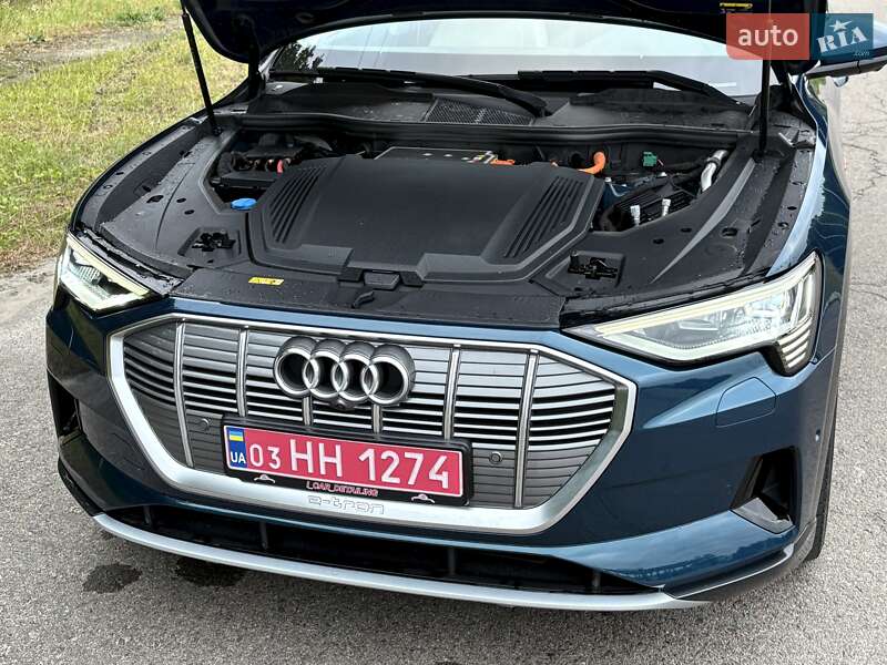 Позашляховик / Кросовер Audi e-tron 2021 в Києві