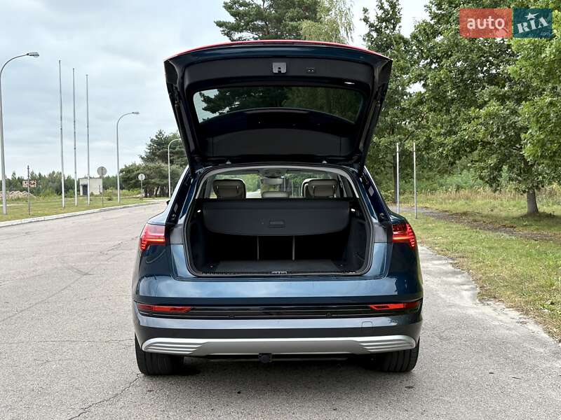 Позашляховик / Кросовер Audi e-tron 2021 в Києві