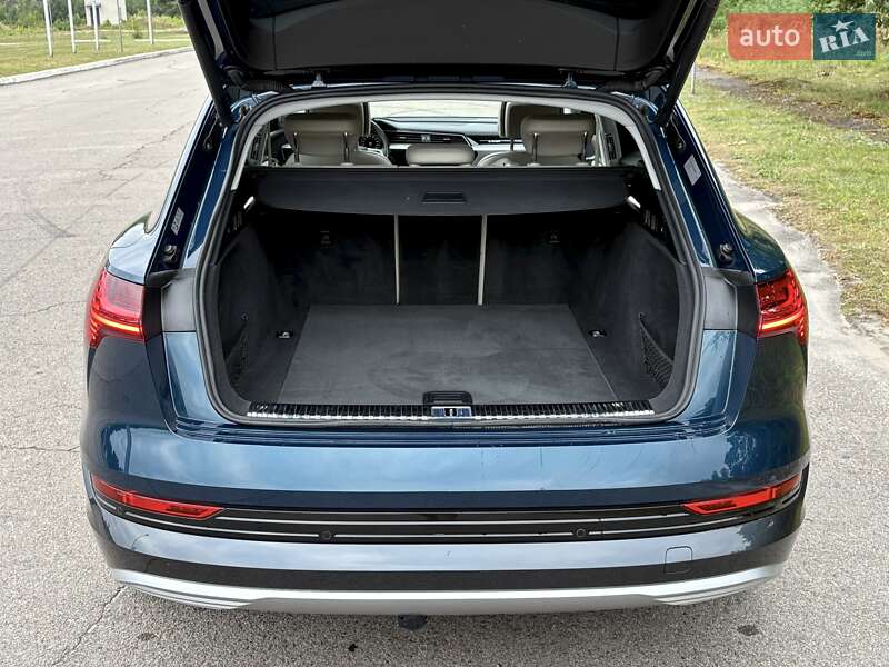 Позашляховик / Кросовер Audi e-tron 2021 в Києві