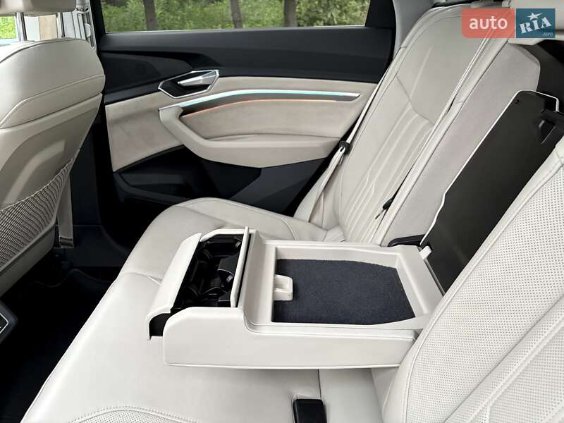 Позашляховик / Кросовер Audi e-tron 2021 в Києві