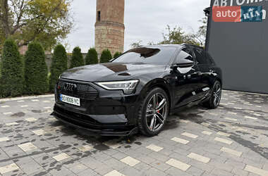 Позашляховик / Кросовер Audi e-tron 2020 в 