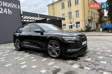 Позашляховик / Кросовер Audi e-tron 2020 в 
