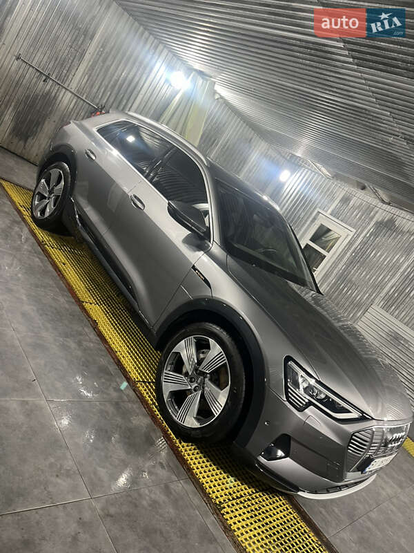 Внедорожник / Кроссовер Audi e-tron 2019 в Полтаве