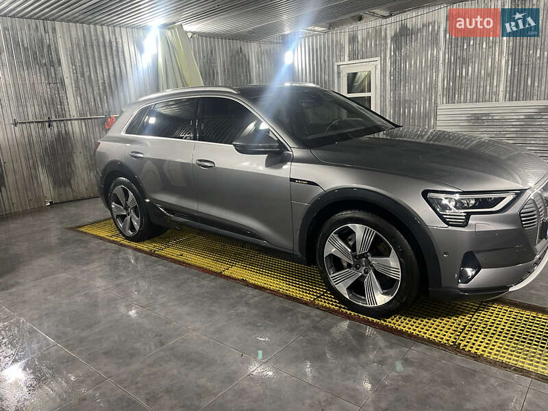 Внедорожник / Кроссовер Audi e-tron 2019 в Полтаве