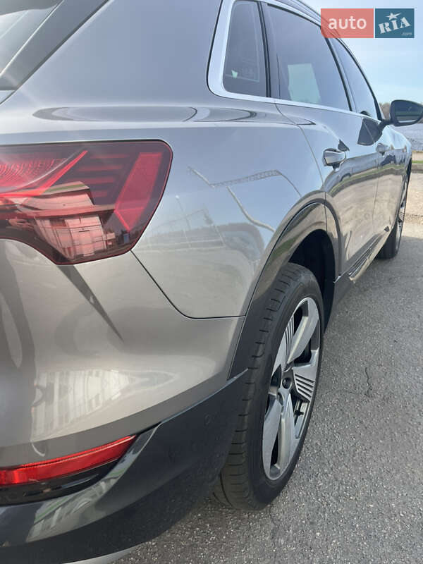 Внедорожник / Кроссовер Audi e-tron 2019 в Полтаве